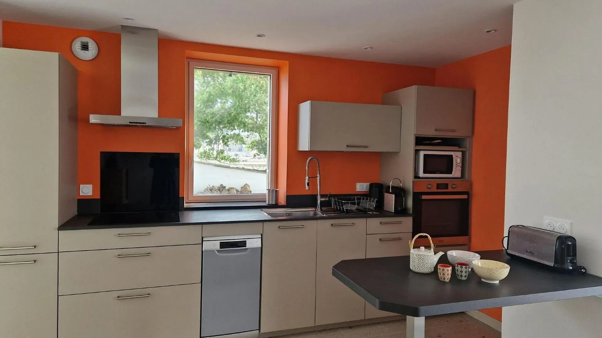 Small Premium Cottage, A Nugget By The Sea Plougasnou 0*,  France